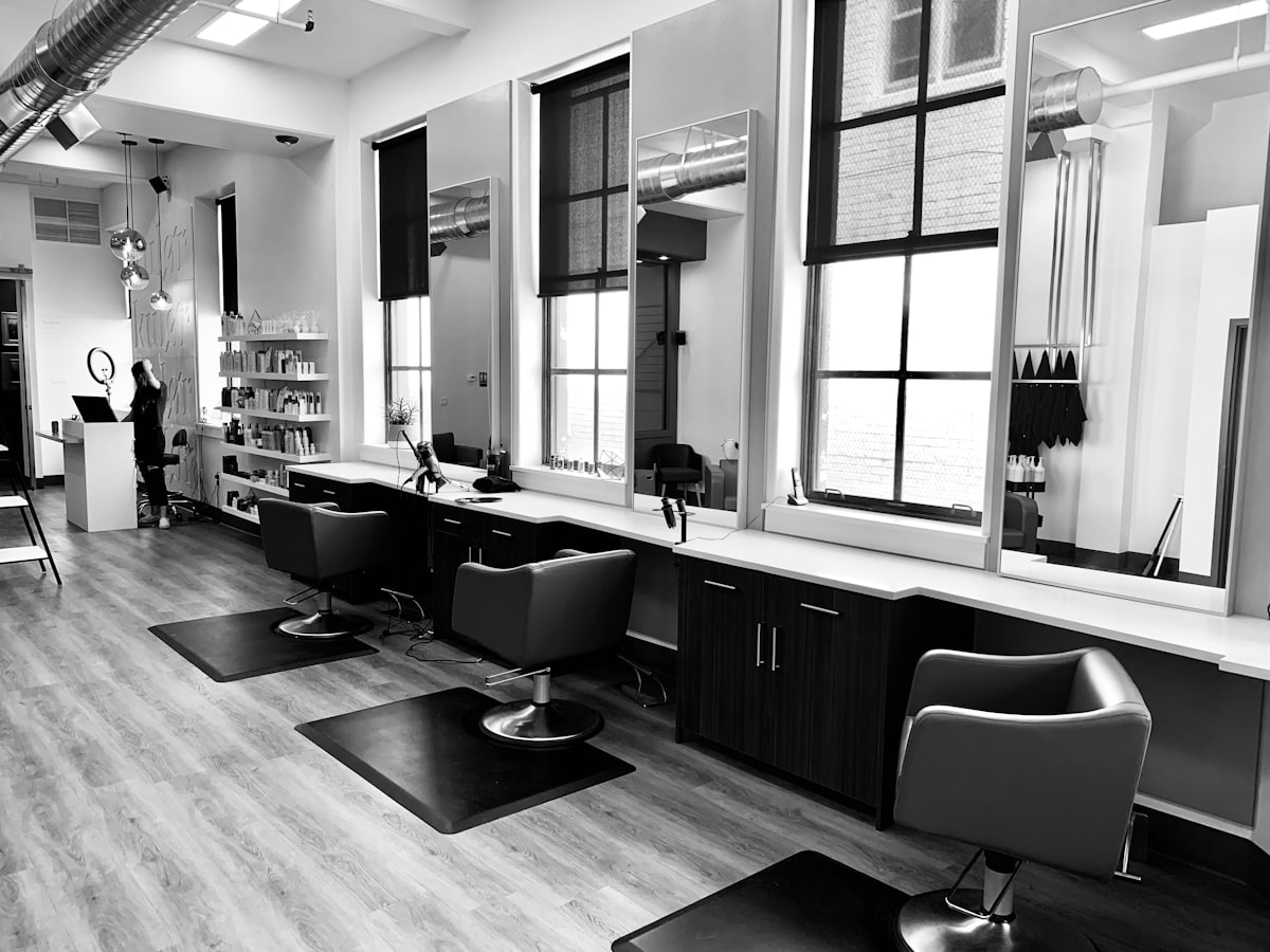 Fauteuils d’un salon de coiffure